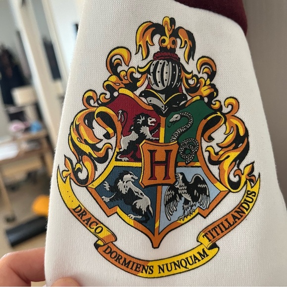 Harry Potter Wizarding World Women’s Small Sweatshirt. Excellent condition. - Picture 5 of 8
